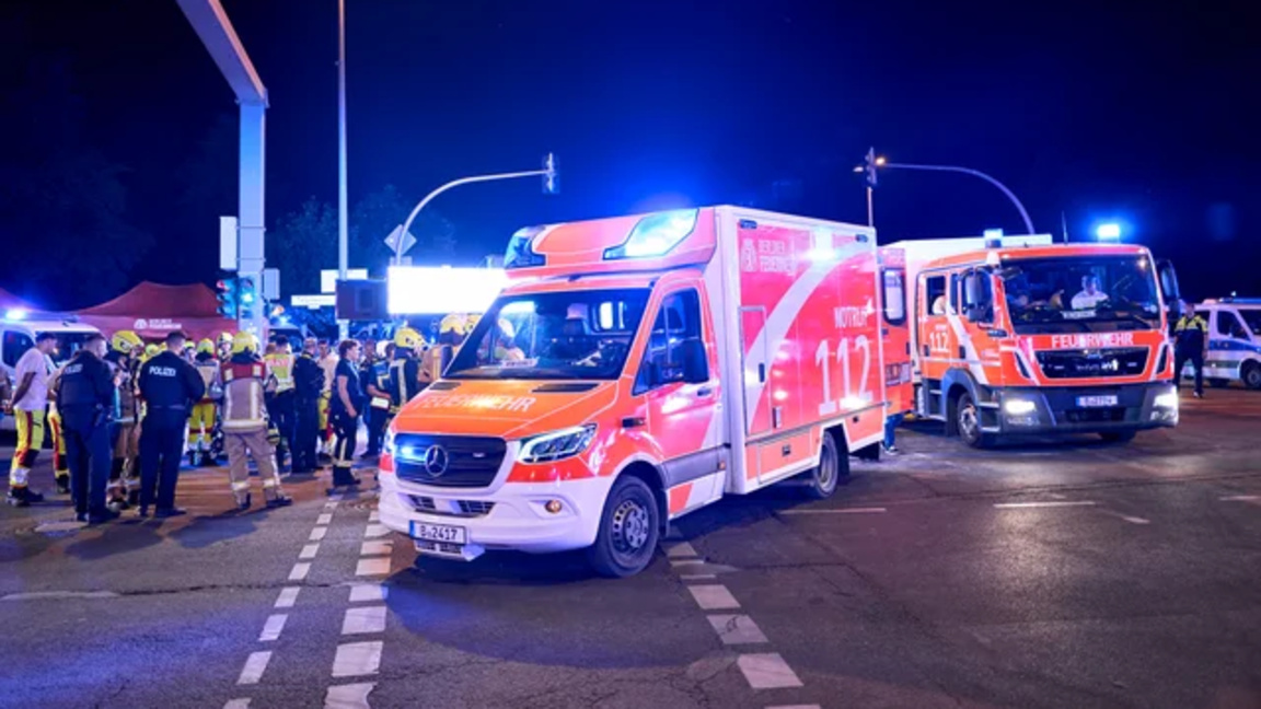 Гей парад в Берлин беше атакуван с автомобил