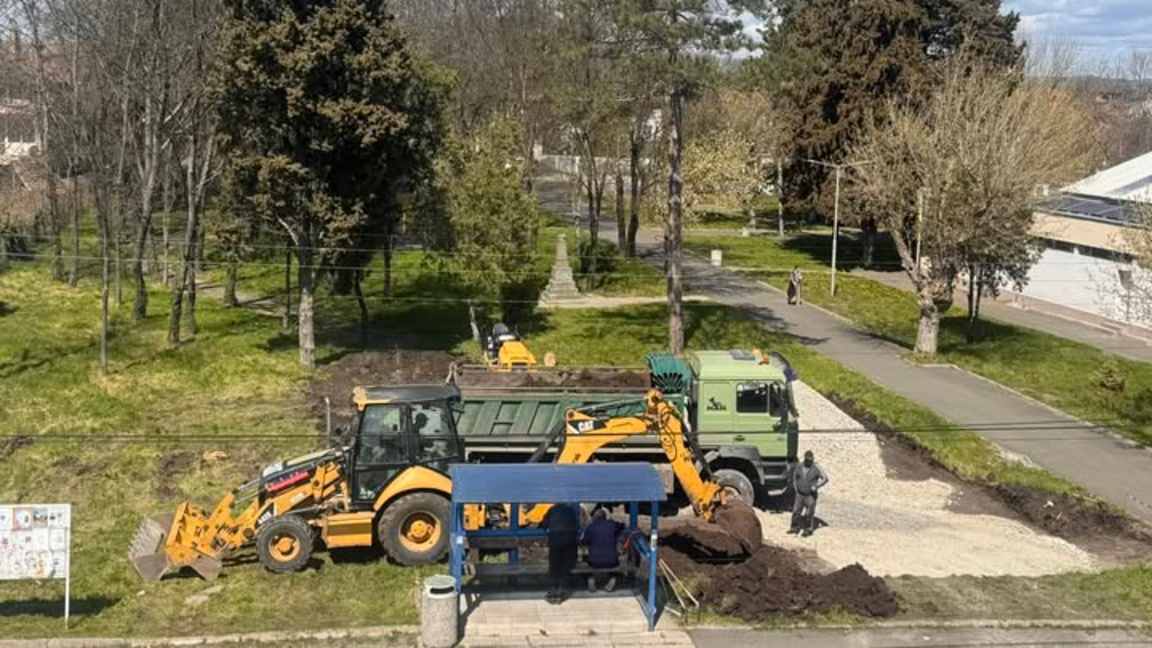 Изграждат образователна детска площадка в кв. Долно Езерово 