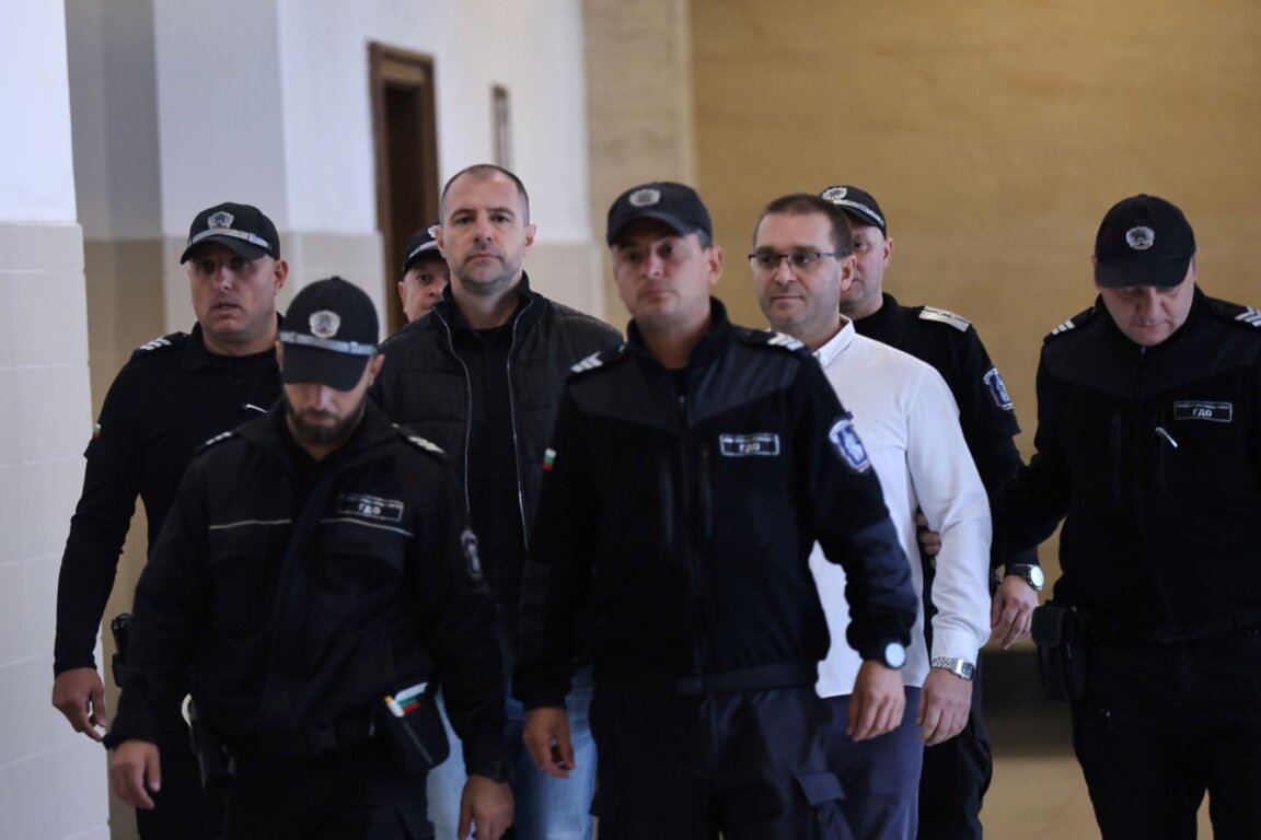 Двамата общински съветници от Варна с по-лека мярка - домашен арест