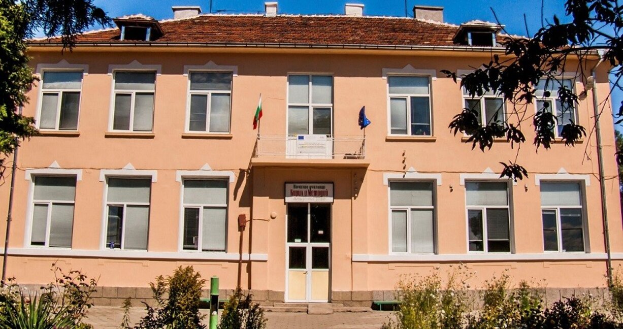 С песен ученици и учители от село Черногорово подкрепят "Българската Коледа"