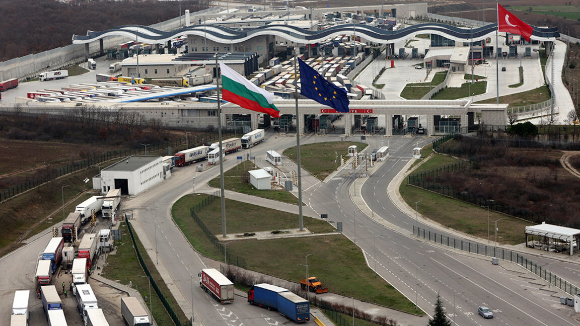 Задействана е системата BG - AlERT заради пожара край  село Лесово