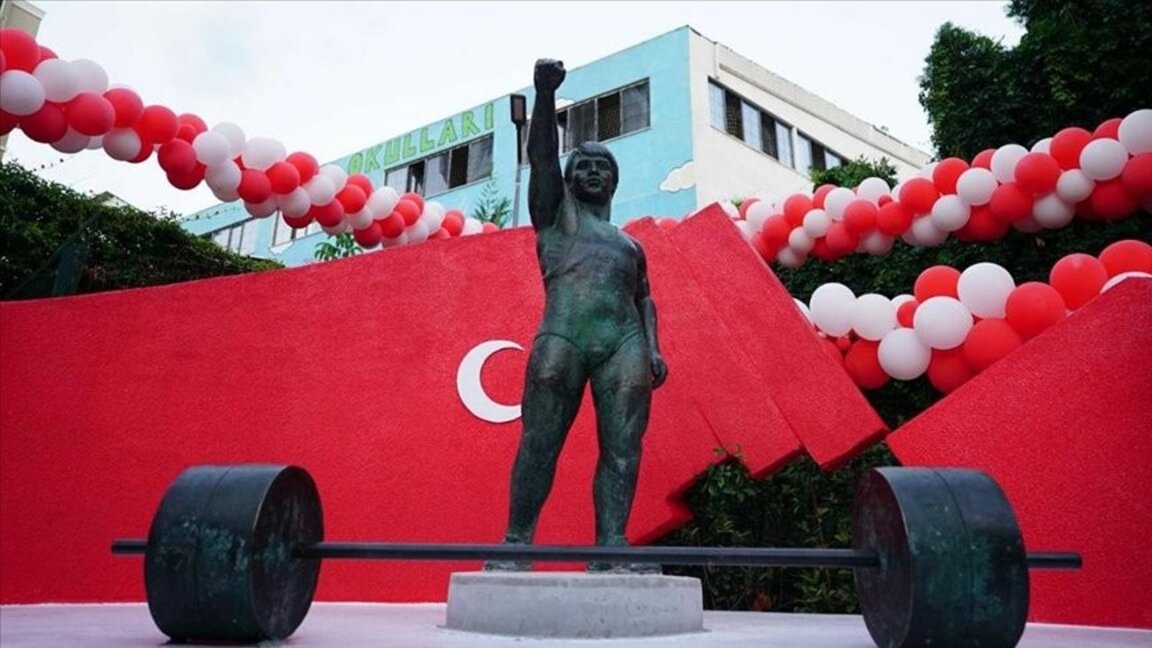 Commemoration for Bulgarian-born weightlifter Naim Suleymanoglu to be held in Istanbul