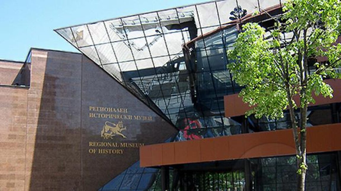 Жените в България за първи път гласуват на местните избори през 1937-ма година