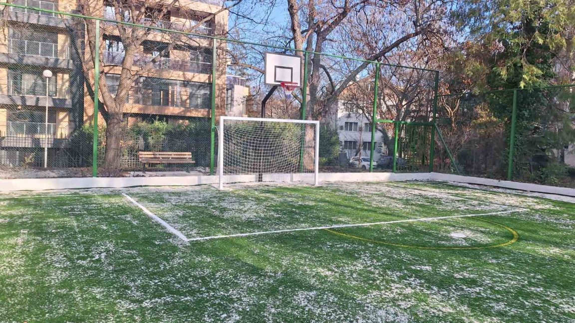 Реновираха спортното игрище за футбол и баскетбол до бл. 56 в ж.к. "Изток" 