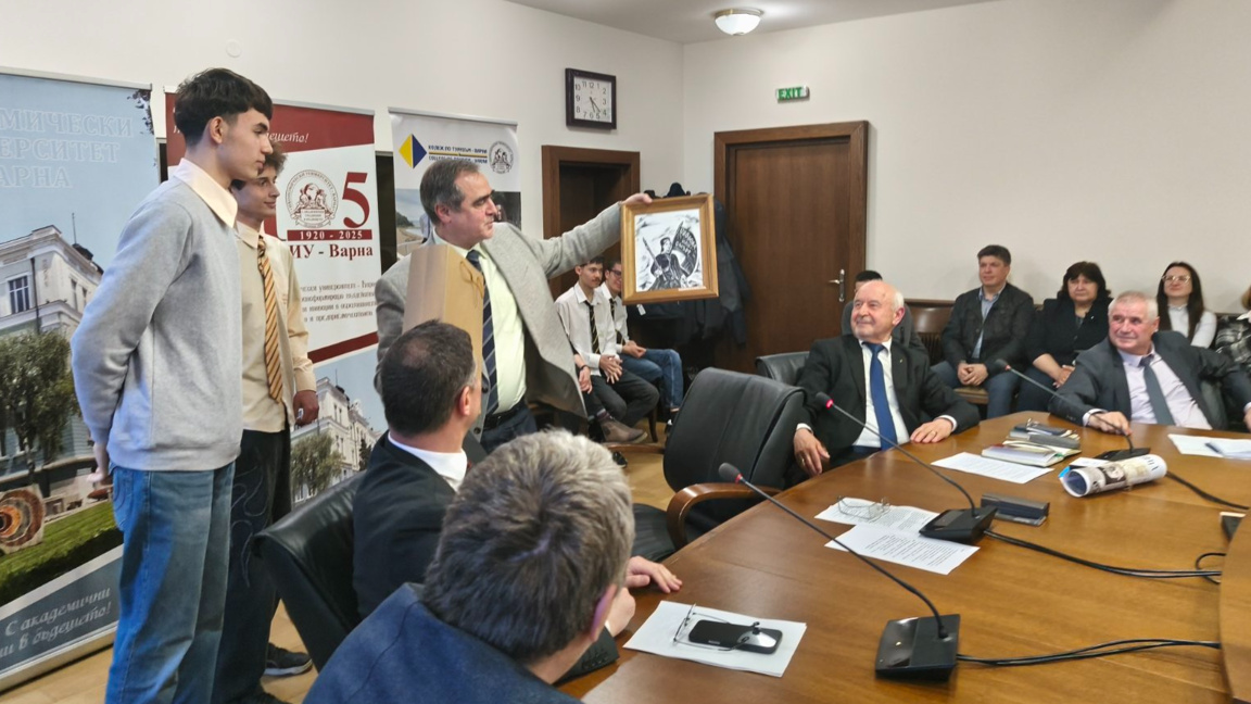  Академици и учащи се събраха във Варна на кръгла маса за Априлското въстание 