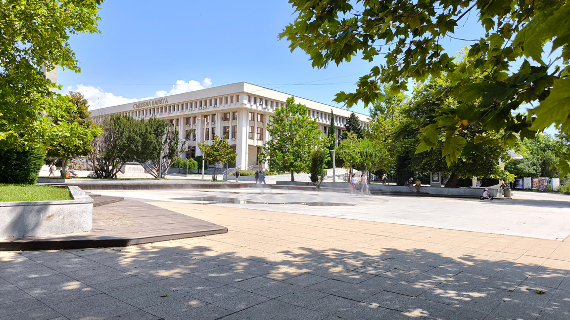 Намалиха присъдата на банкова служителка, присвоила над 357 хил. лева