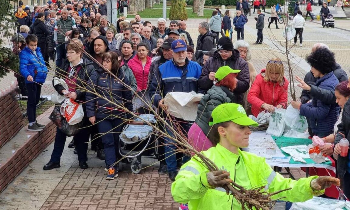 Гората.бг подарява хиляди плодни, медоносни и паркови дръвчета в Бургас и Айтос