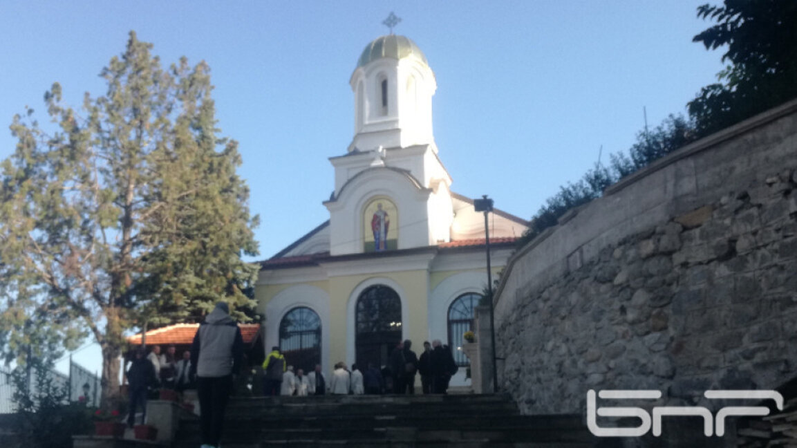 Патриарх Даниил освети 180-годишната църква "Свети Никола", реставрирана с дарения