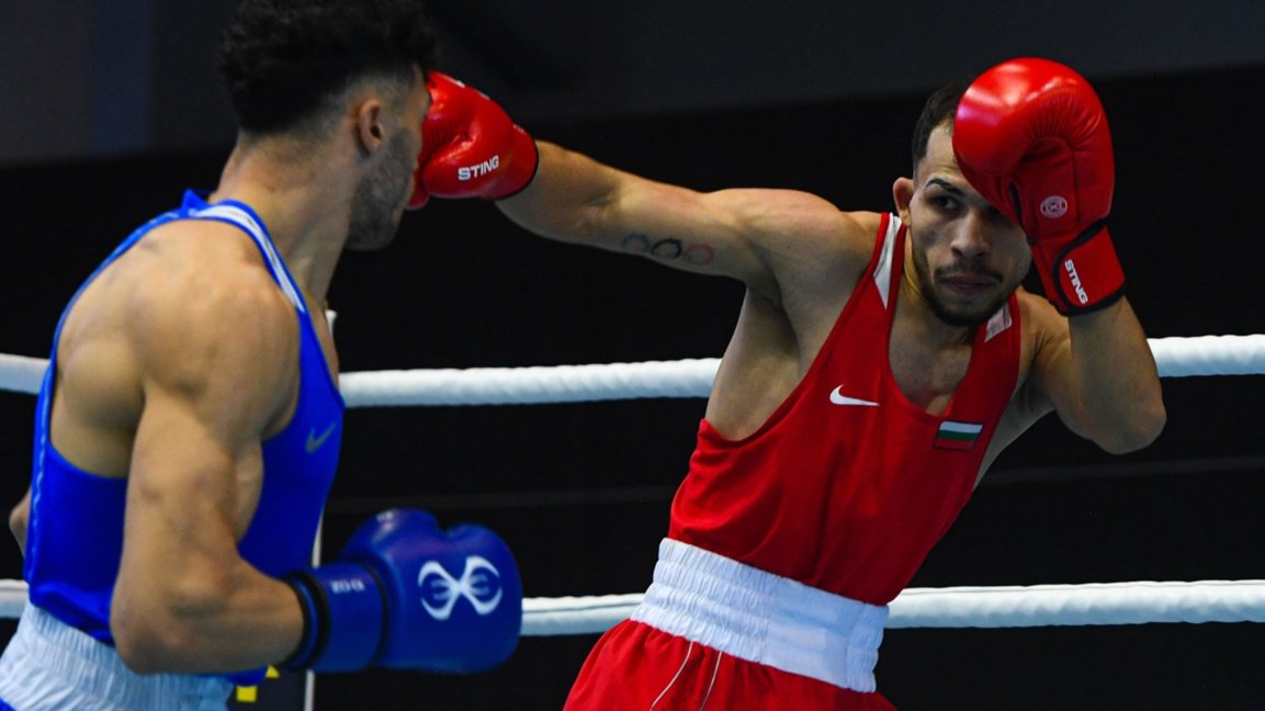 Радослав Росенов ще боксира срещу монголец за медал.