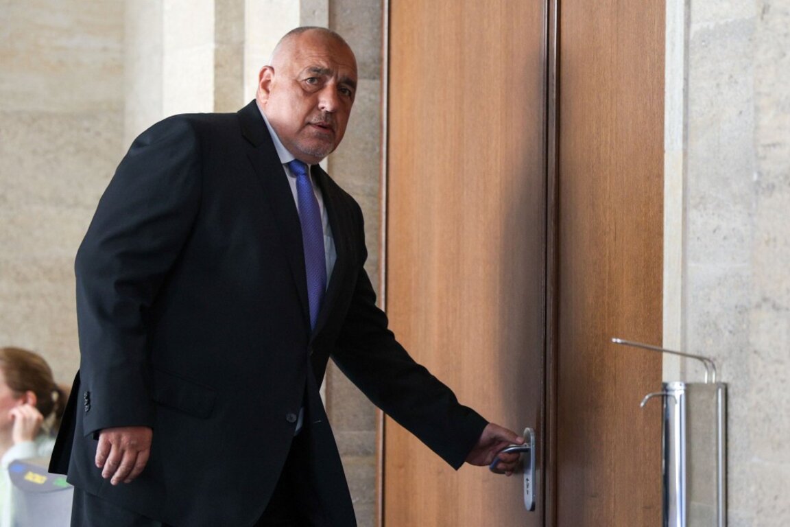 El líder del GERB espera que se formen cinco gobiernos interinos más