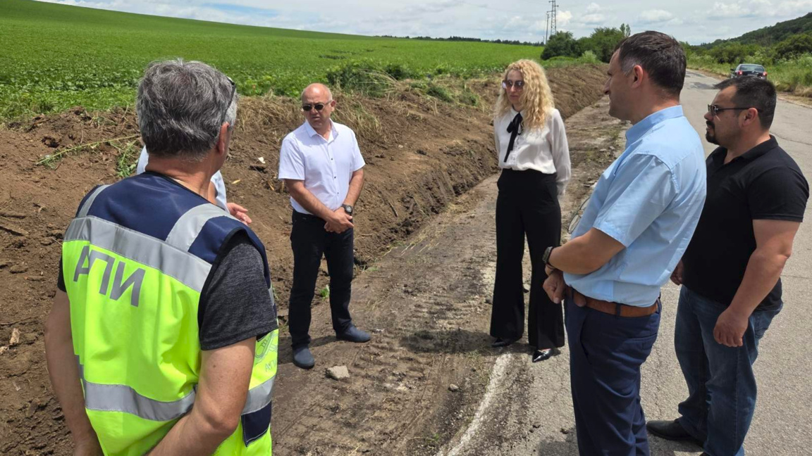 Нов асфалт в Разградско