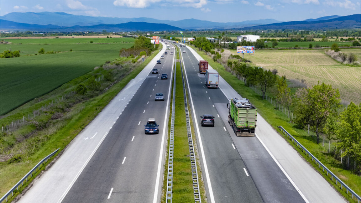 Нов асфалт променя трафика по магистралата край Пловдив