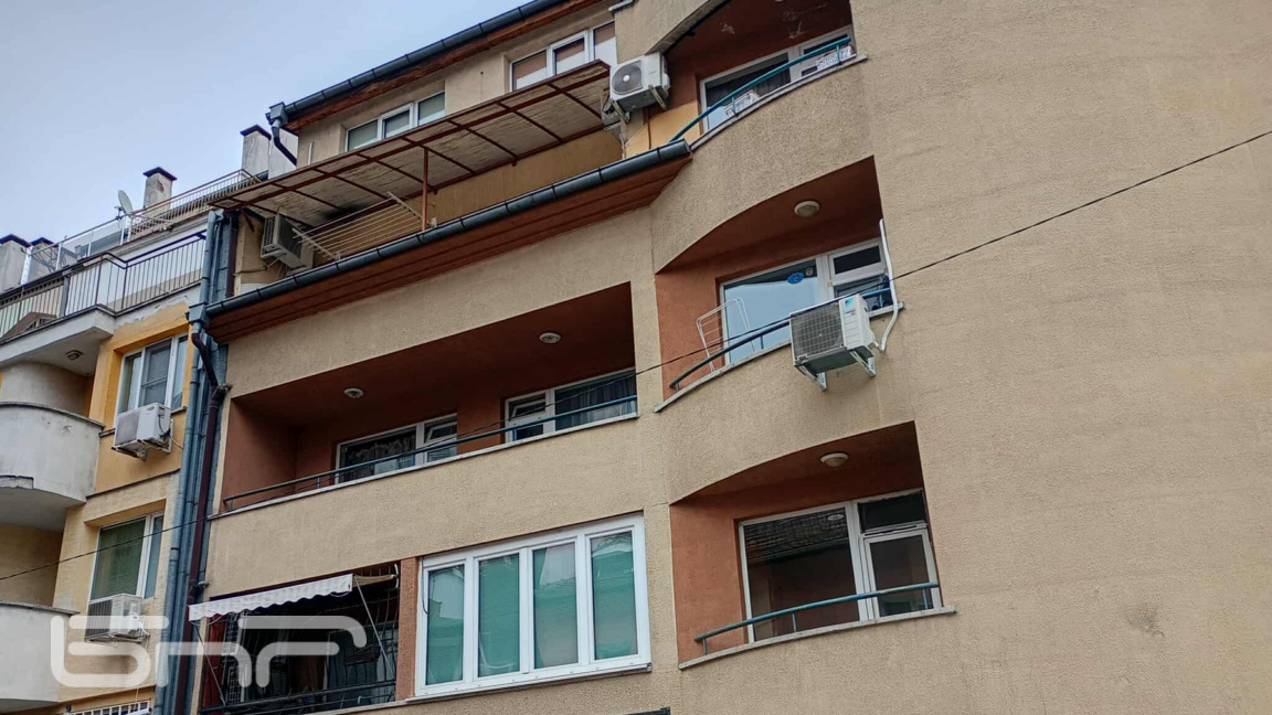 Сградата, в която е извършено деянието.