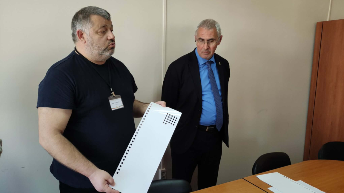 Пилотно тактилни шаблони за изборите в Първи МИР – Благоевград