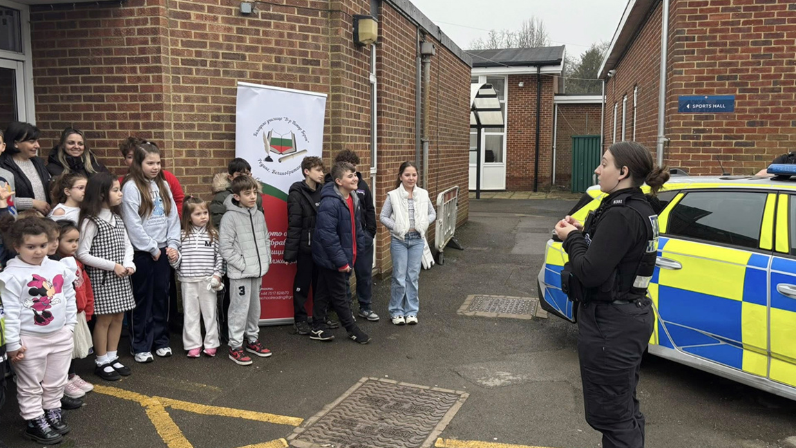 Българка полицайка в Рединг гостува на местното българско училище