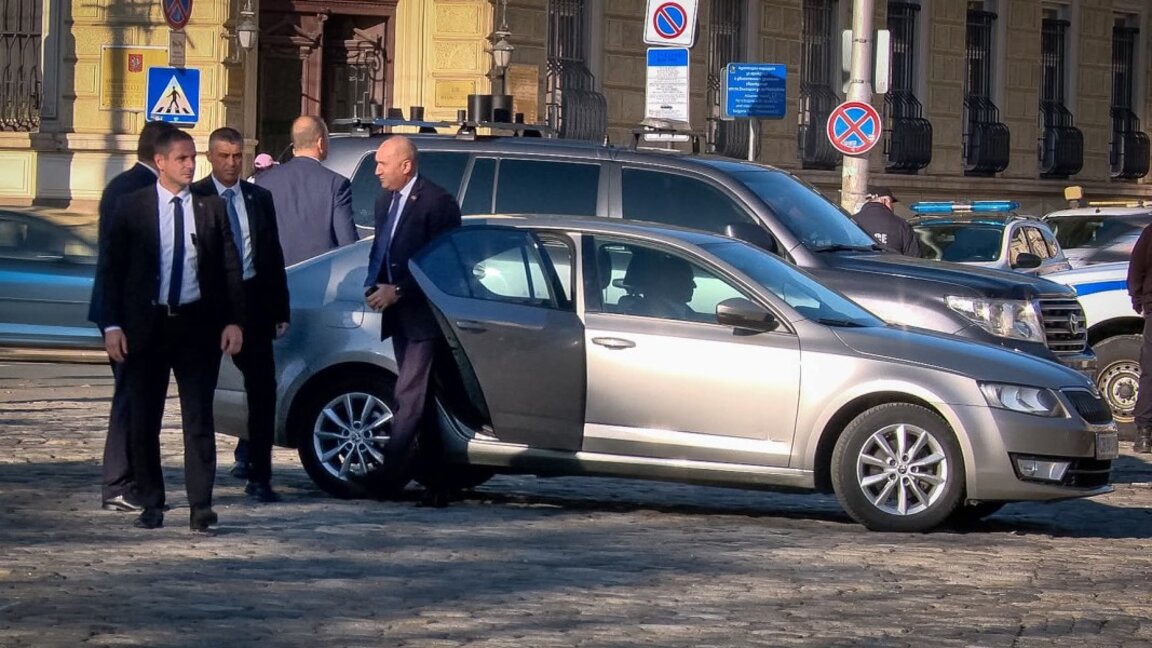 Cabinetul va realoca mașinile serviciului de securitate administrației prezidențiale