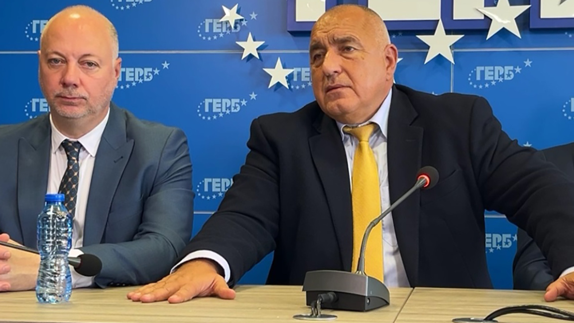 Regierung reicht Rücktritt im Parlament ein – wie fallen die Reaktionen aus?