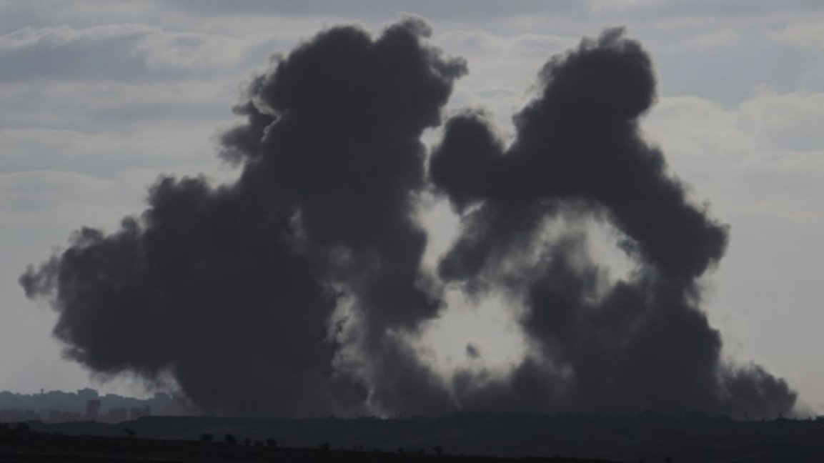 Дим се издига над ивицата Газа след израелски бомбардировки, 14 юли 2025 г.