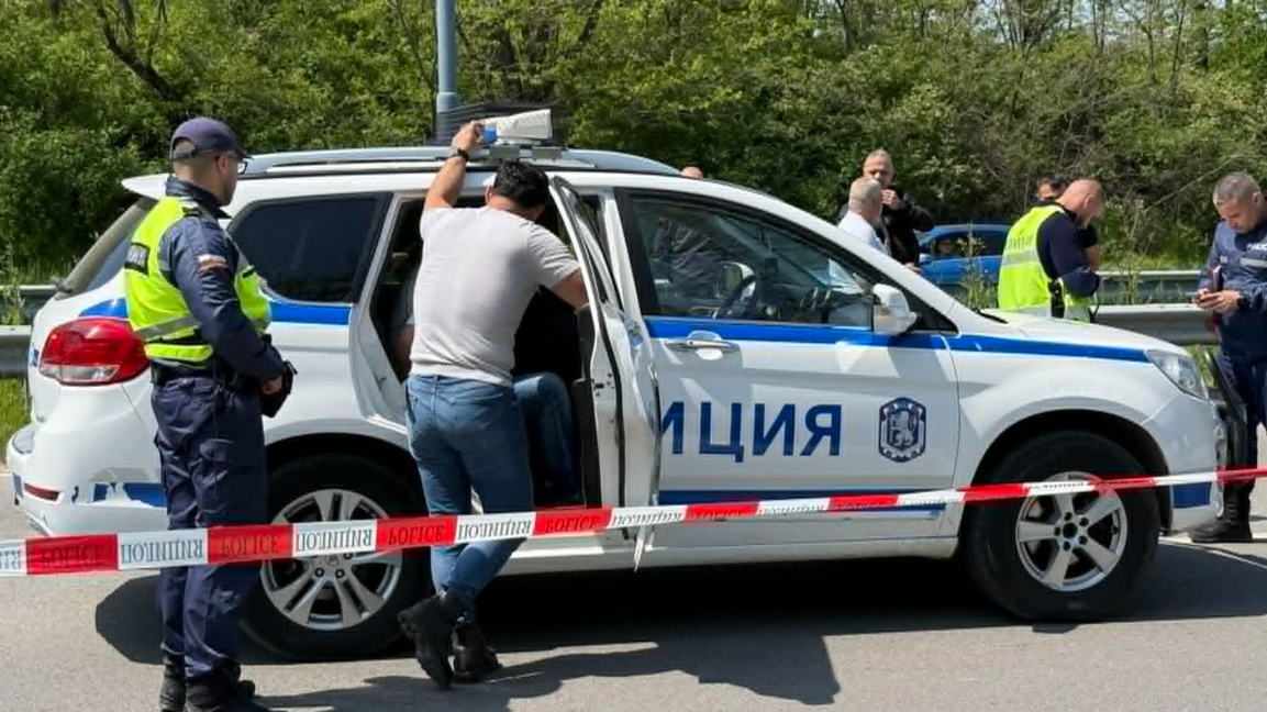 Млад мъж е в болница след стрелба на пътя в Хасково