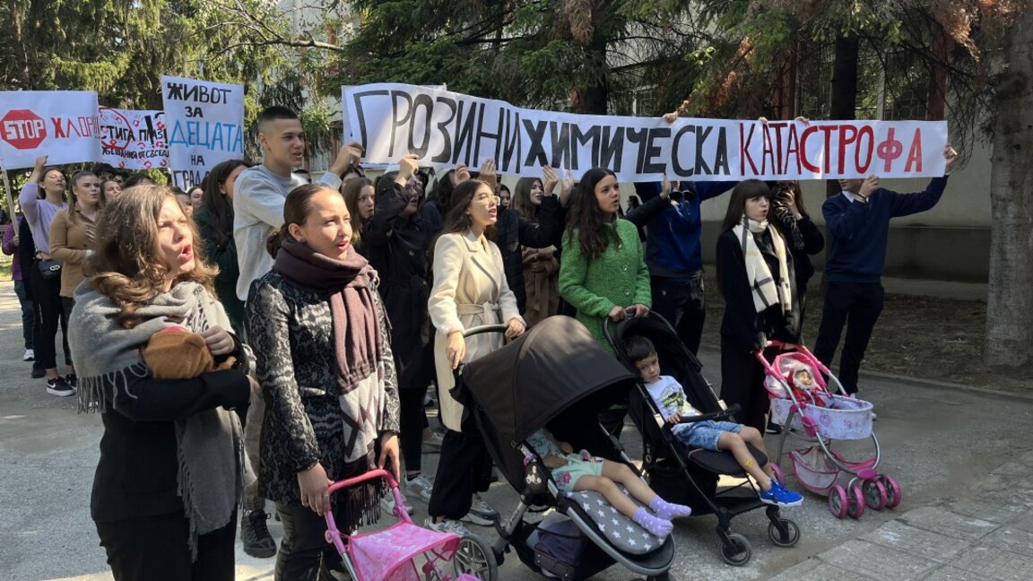 Ученици от русенското "Дойче шуле" направиха възстановка на хлорно обгазяване в града