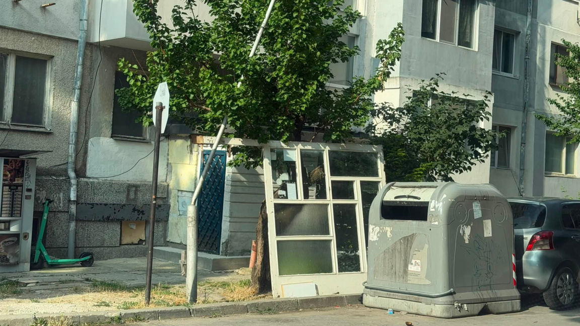 Кметът на Варна недоволен от чистотата в два квартала след проверка на място