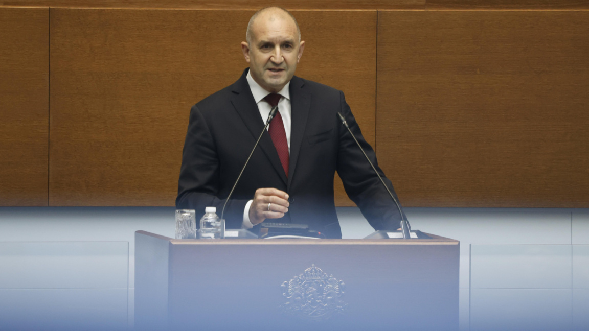 Увеличава се недоверието към кабинета Радев