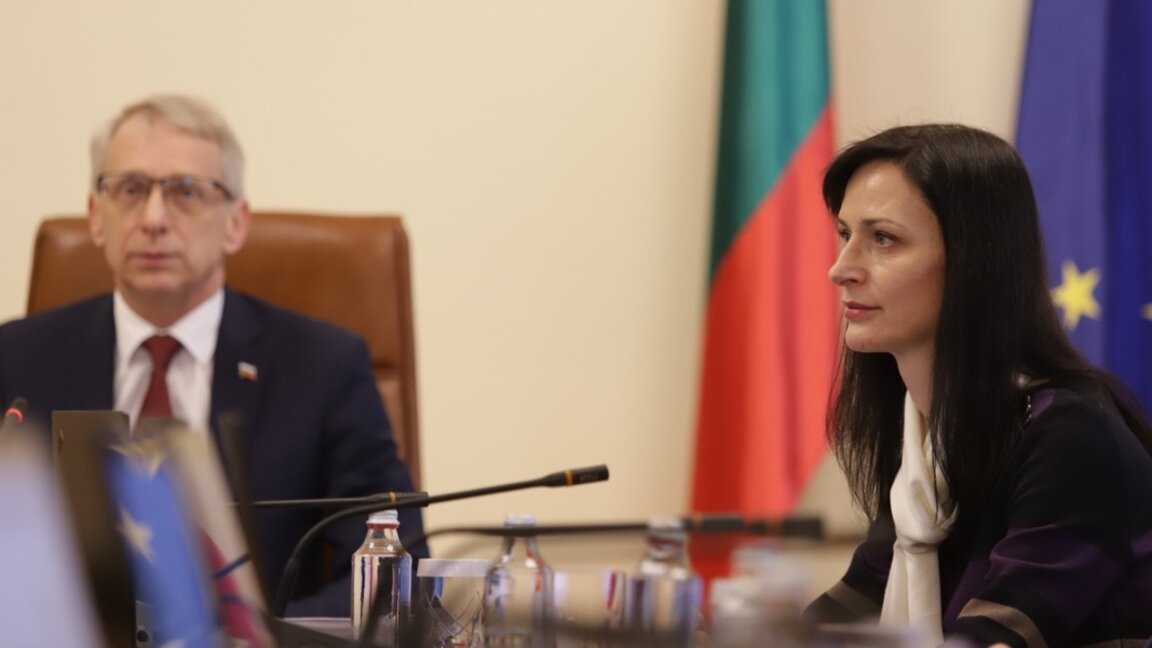 Переговорщики по ротации в правительстве сохраняют молчание