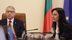 Переговорщики по ротации в правительстве сохраняют молчание