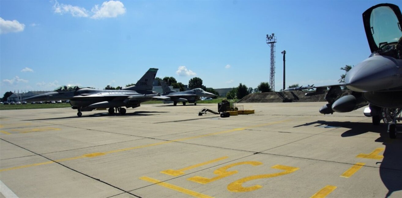 Οι πιλότοι για τα F-16 εκπαιδεύονται στο «Γκραφ Ιγκνάτιεβο»