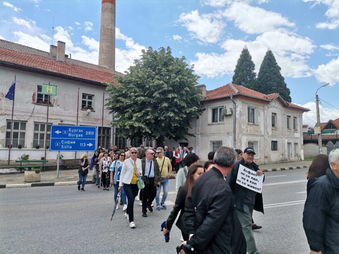 Жители на община Карлово блокираха Подбалканския път