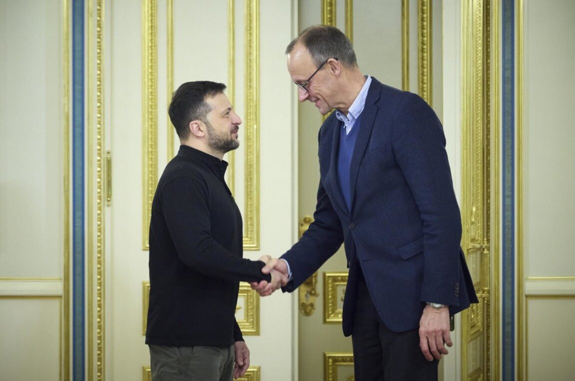 Президентът на Украйна Володомир Зеленски (вляво) и Фридрих Мерц - Киев, 9 декемри 2024