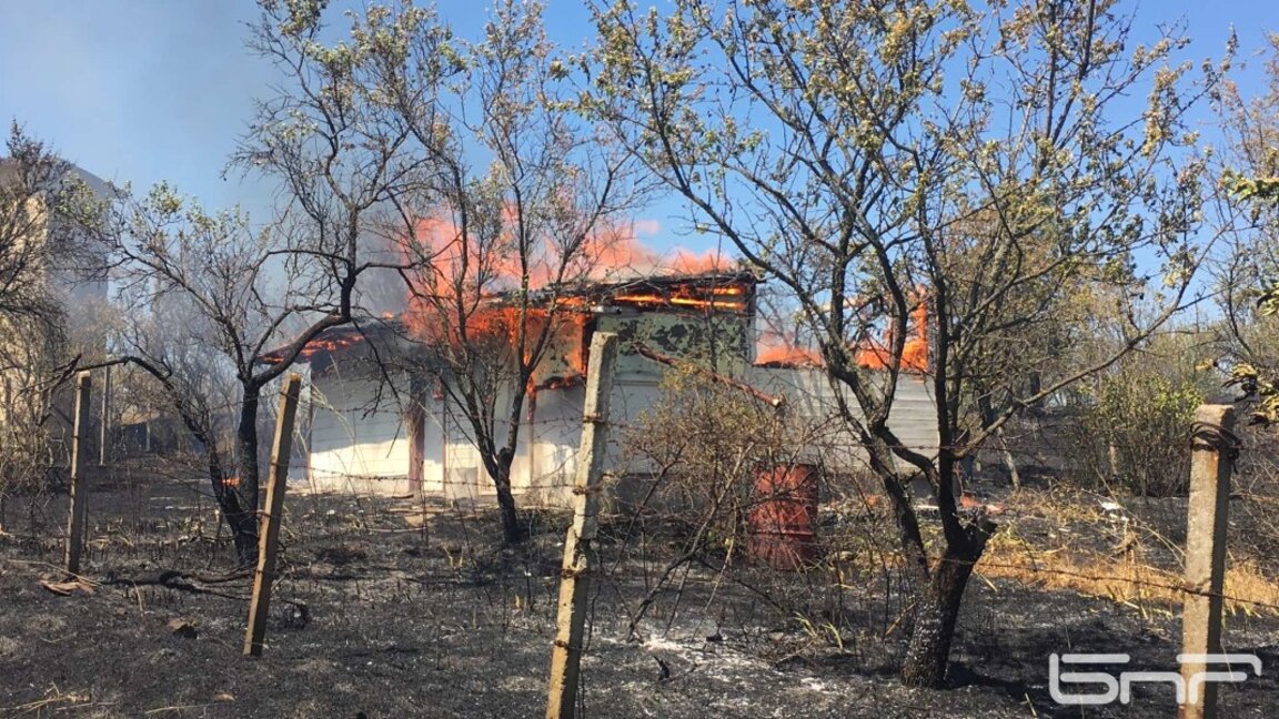 Започнаха огледи за установяване на причините за пожара в "Остриците 2"