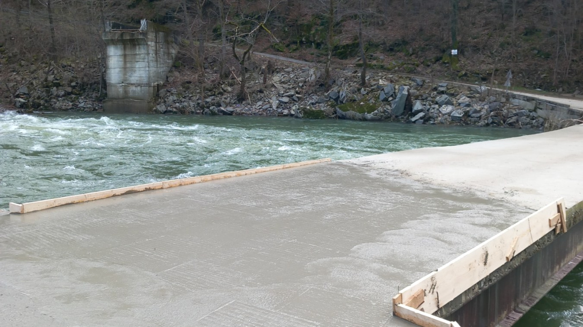 Положиха нов бетон на железобетонния мост край село Китница