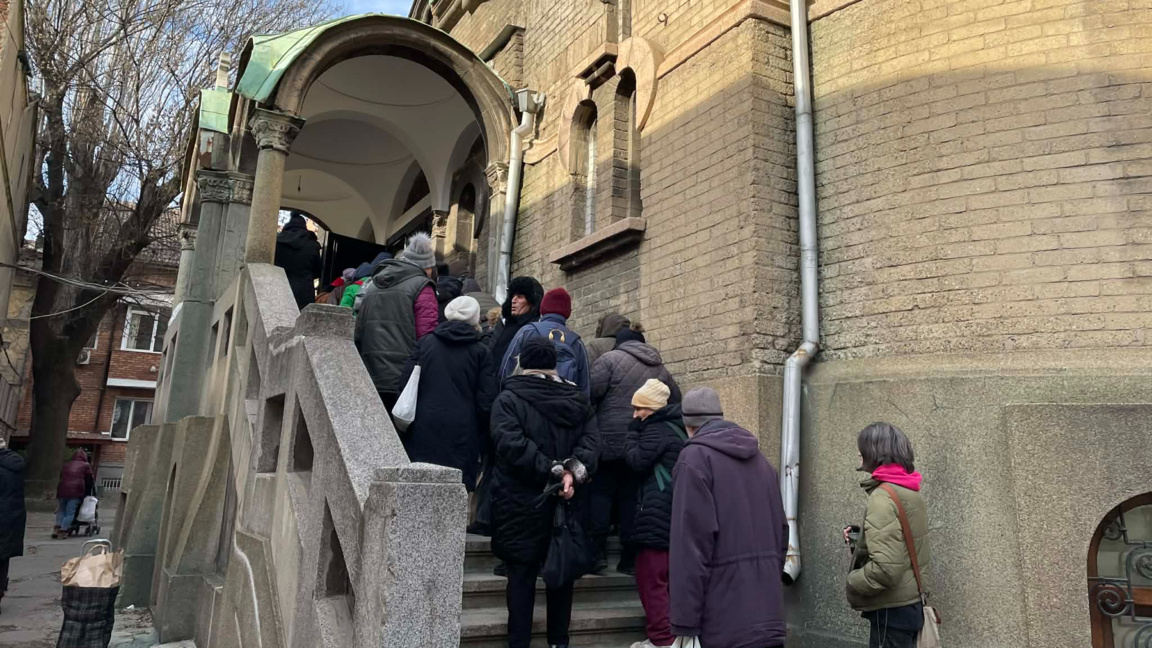 За трета година Столичната община раздава храна и напитки на хора в нужда