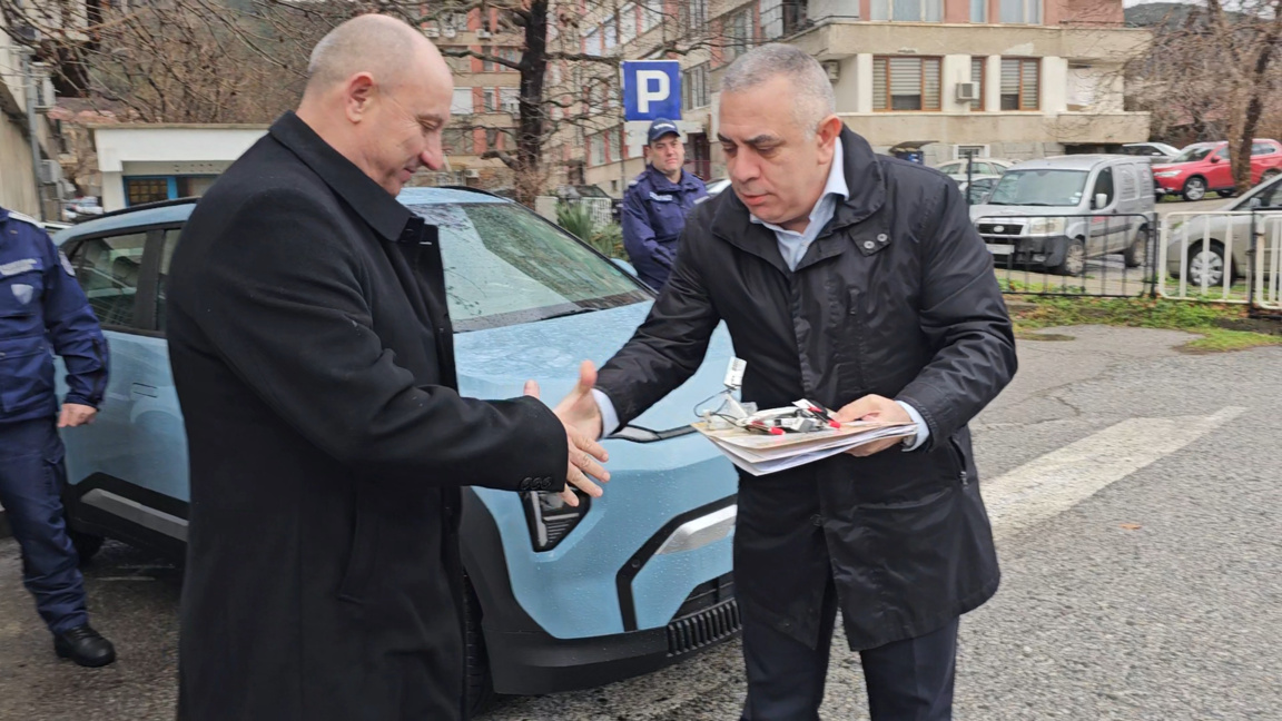 Три нови автомобила за полицията в Сливен