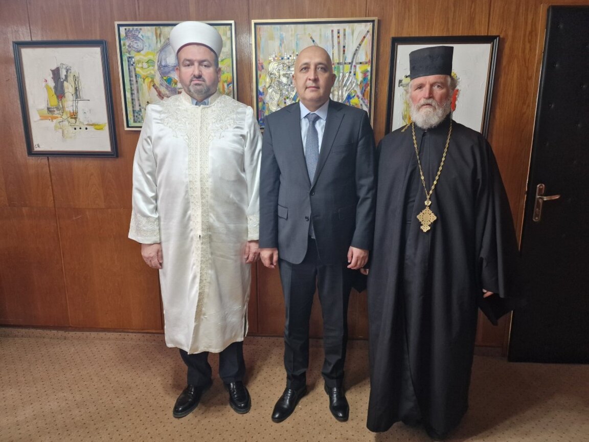 Кмет, отец и мюфтия на предпразнично кафе