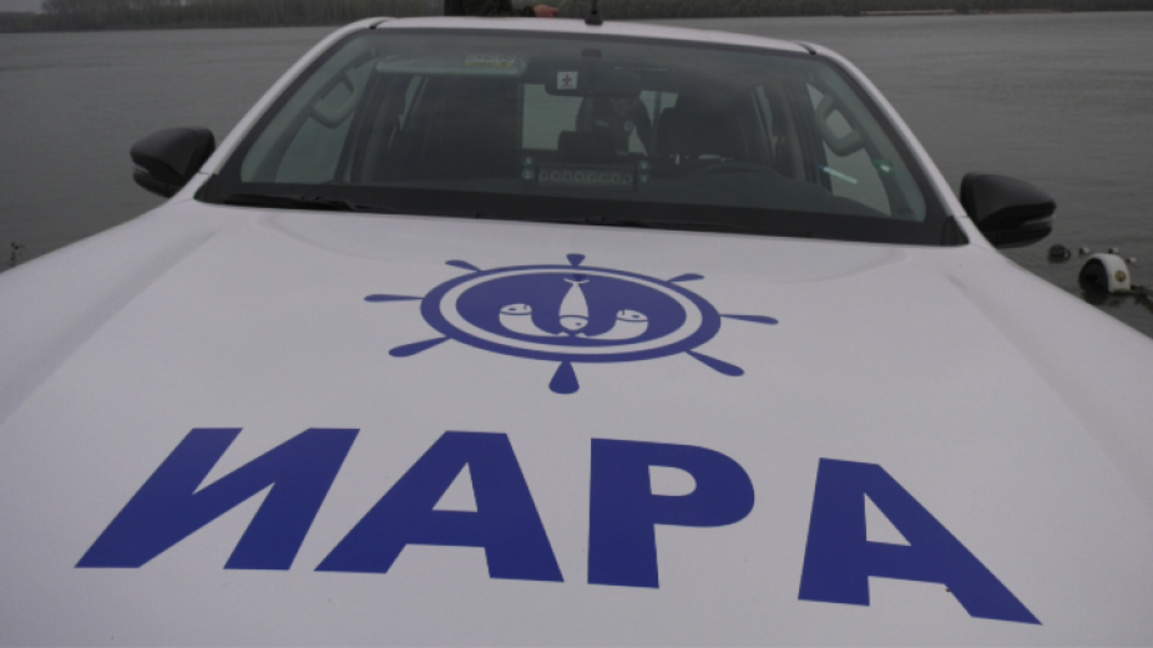 ИАРА Бургас извадиха 16 броя хрилни мрежи от язовир "Мандра"