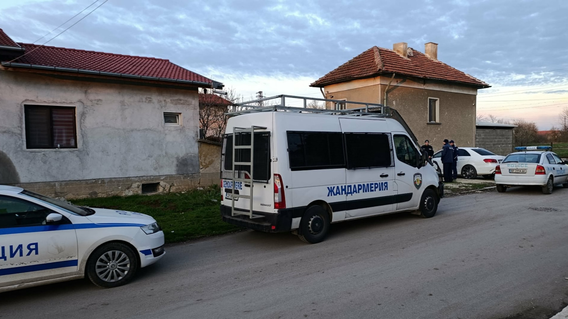 Трима са задържани при акция срещу купуването на гласове в Бяла Слатина