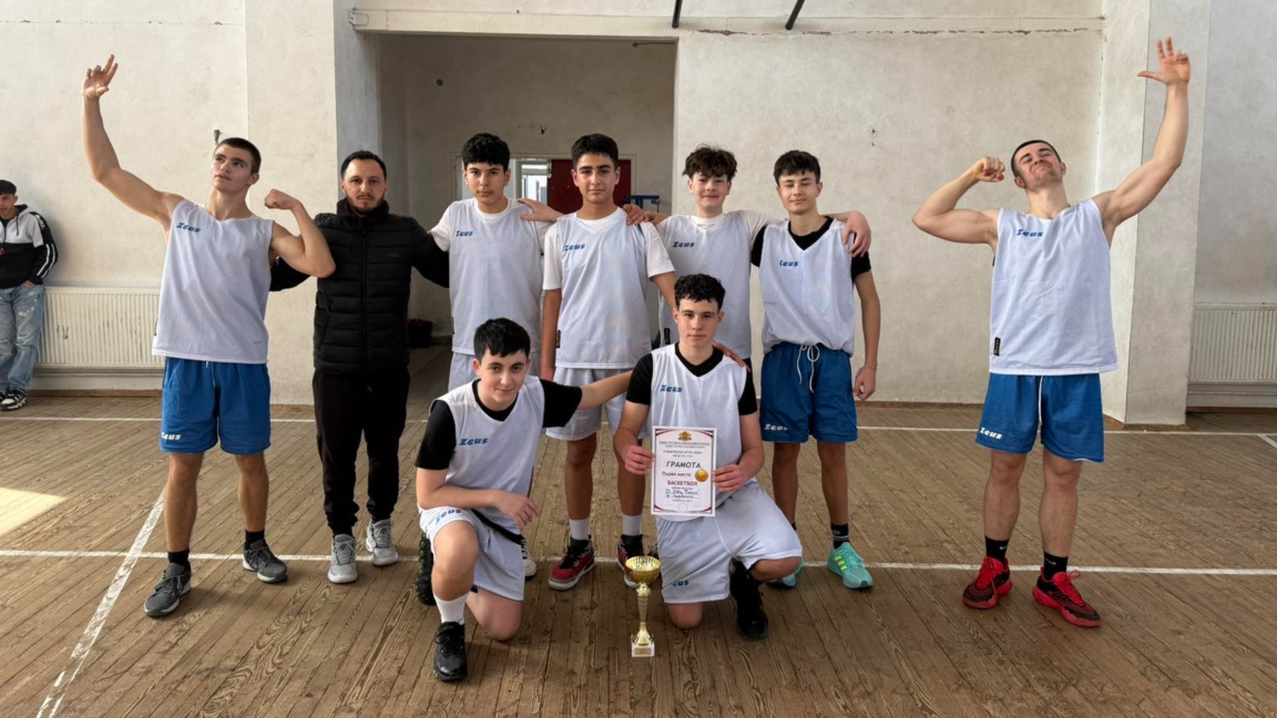 Баскетболистите на СУ „Отец Паисий“ станаха областни шампиони