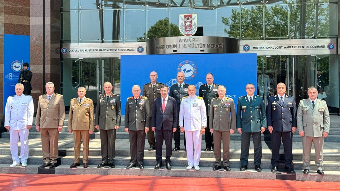 Emil Eftimov a avut o reuniune trilaterală cu șefii apărării din Turcia și România