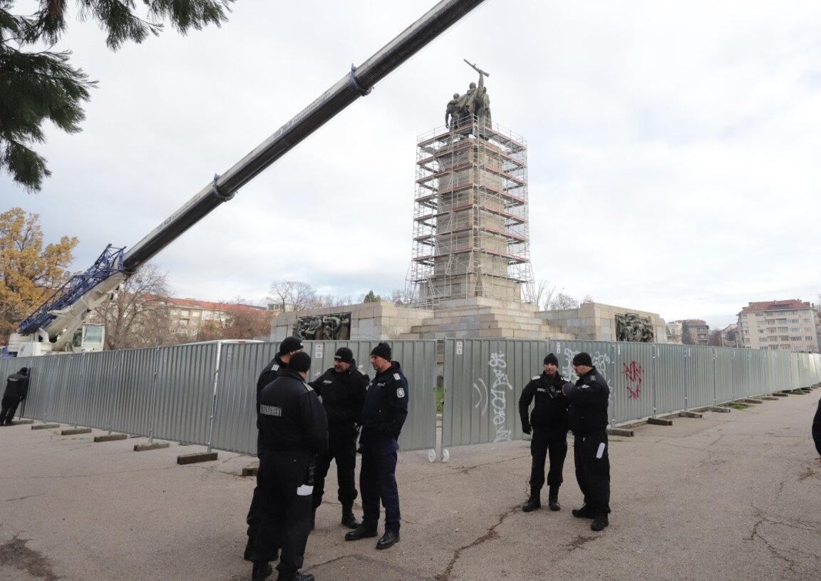 Решено е: Тръгва демонтажът на Паметникa на съветската армия