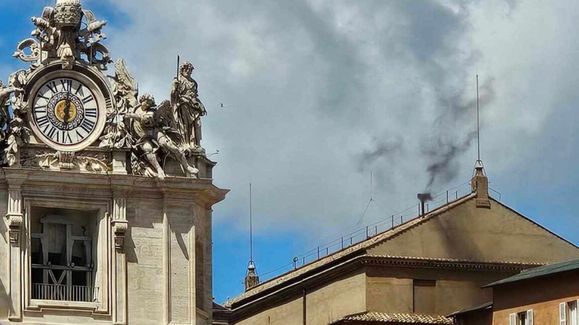 Отново черен дим над Сикстинската капела – няма нов папа