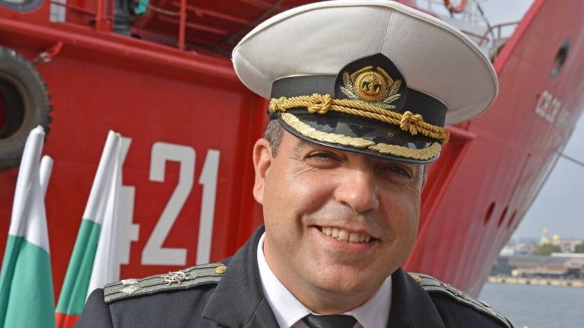 El comandante del buque militar de investigaciones científicas "San Cirilo y Metodio", capitán Nikolay Danailov