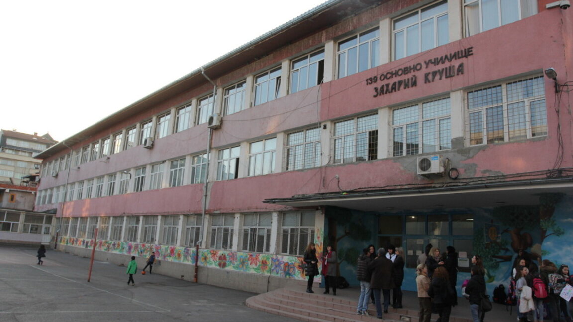 Напрежение между родители и ръководство в столично училище заради частни занимални