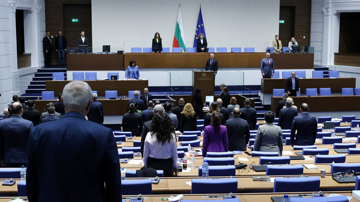 Парламент принял госбюджет и установил дефицит ВВП на уровне 3 %