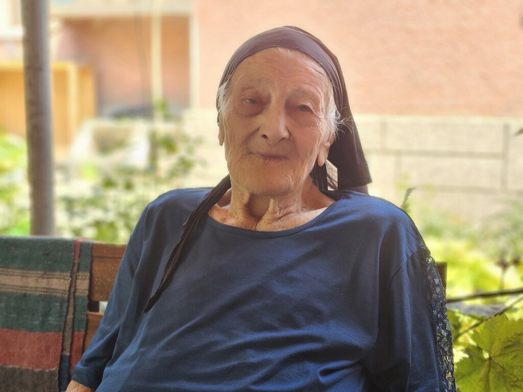 Да видиш живота в три Българии - историята на 100-годишната баба Донка от сливенското село Младово