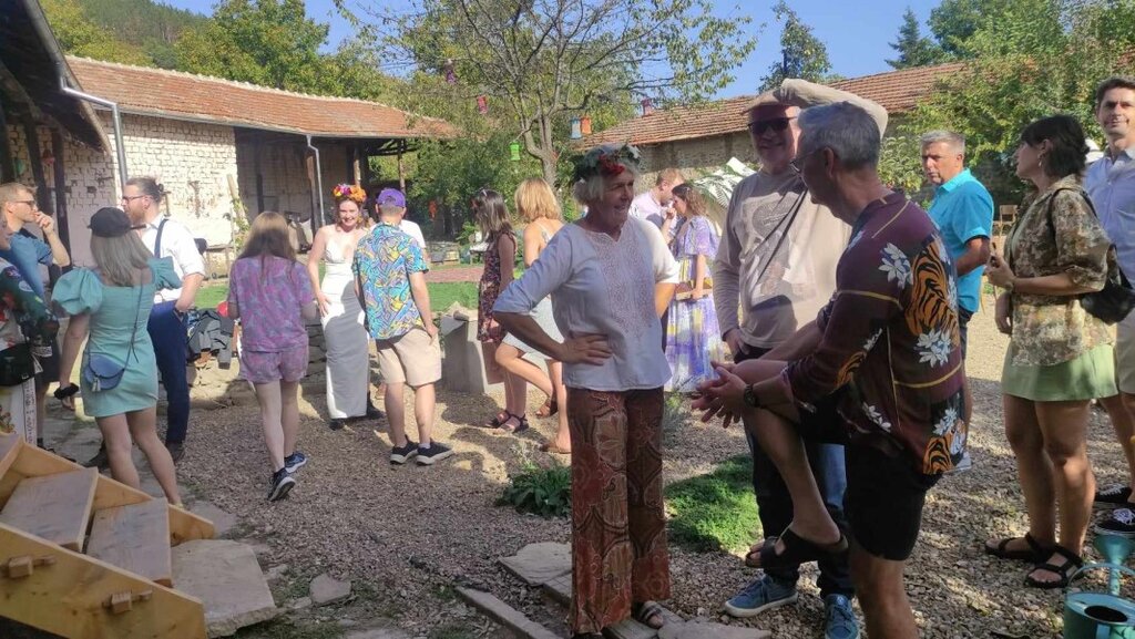 Австралийци прелетяха 15 000 км, за да вдигнат тежка българска сватба