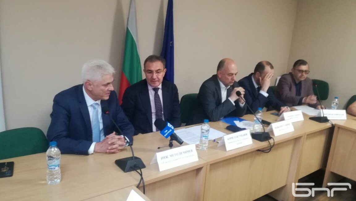 Социалният министър Борислав Гуцанов участва в работна среща за развитието на бизнеса и на трудовия пазар в региона на Кюстендил.