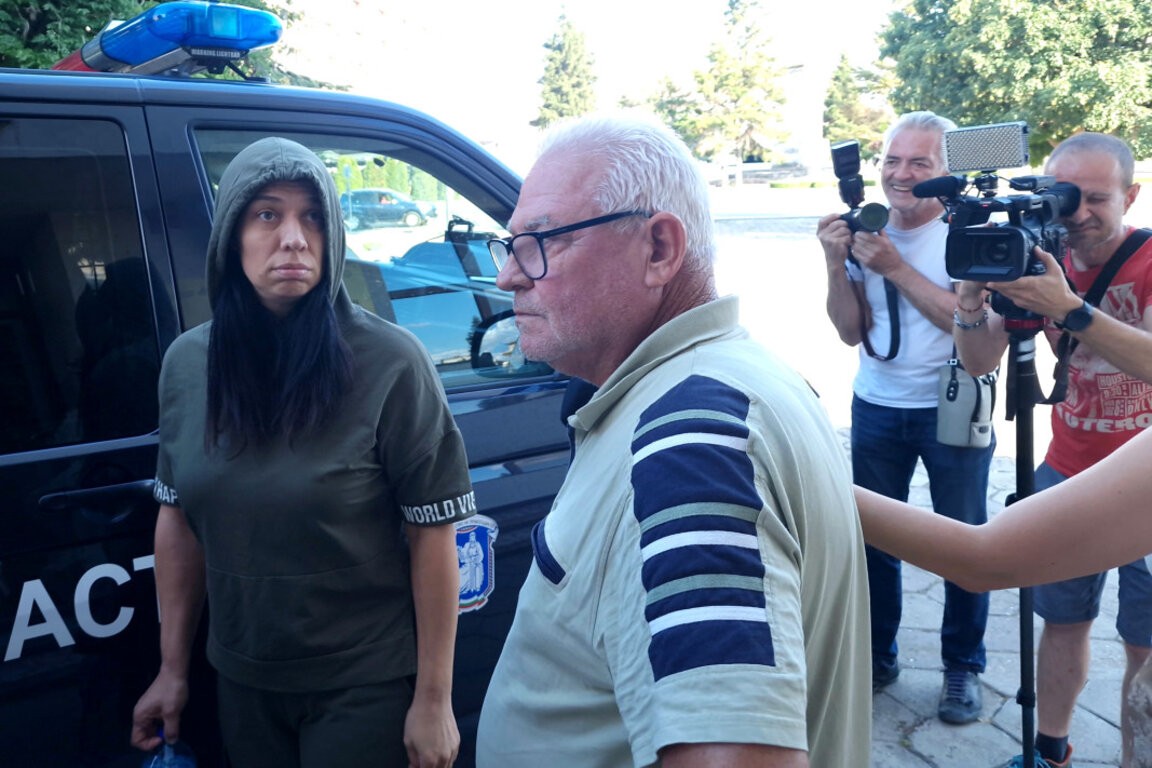 Свиленградски съд пусна под гаранция от по 6 хил. лв. задържани за нелегална цигарена фабрика