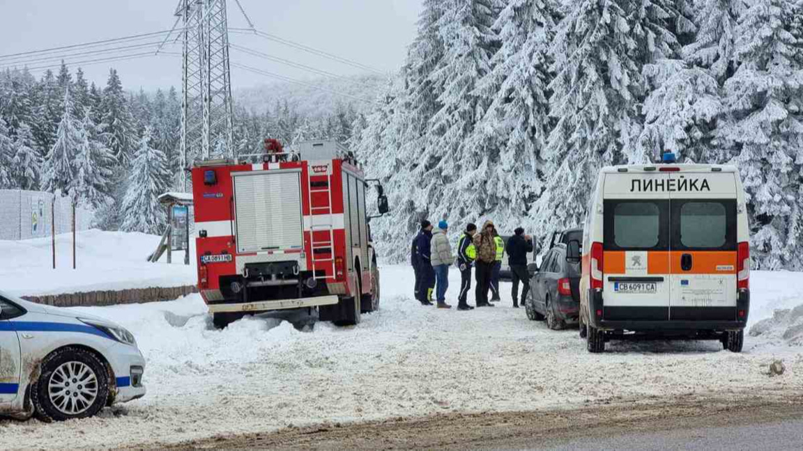 Издирват и непълнолетен за убийствата край "Петрохан"